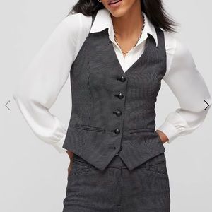 White House Black Market black and white Knit. Vest size 2